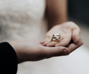 иностранец свадьба кольца